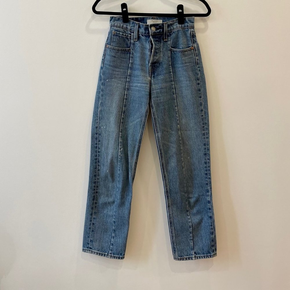 Aritzia Levis Altered Straight Leg Jeans